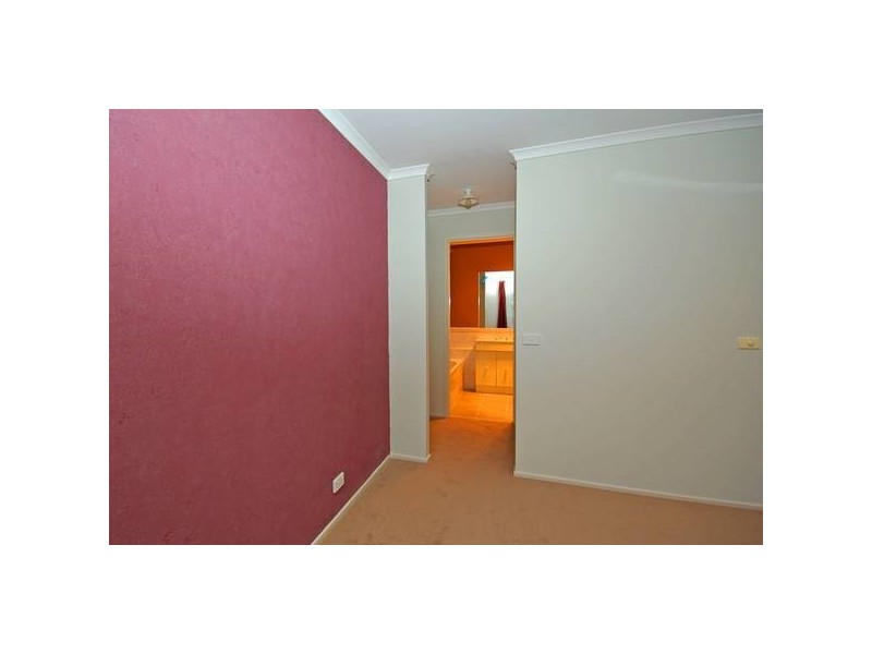 71 Hutchinson Drive, Lynbrook VIC 3975