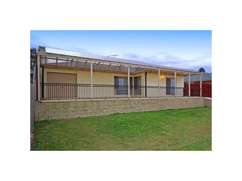 71 Hutchinson Drive, Lynbrook VIC 3975