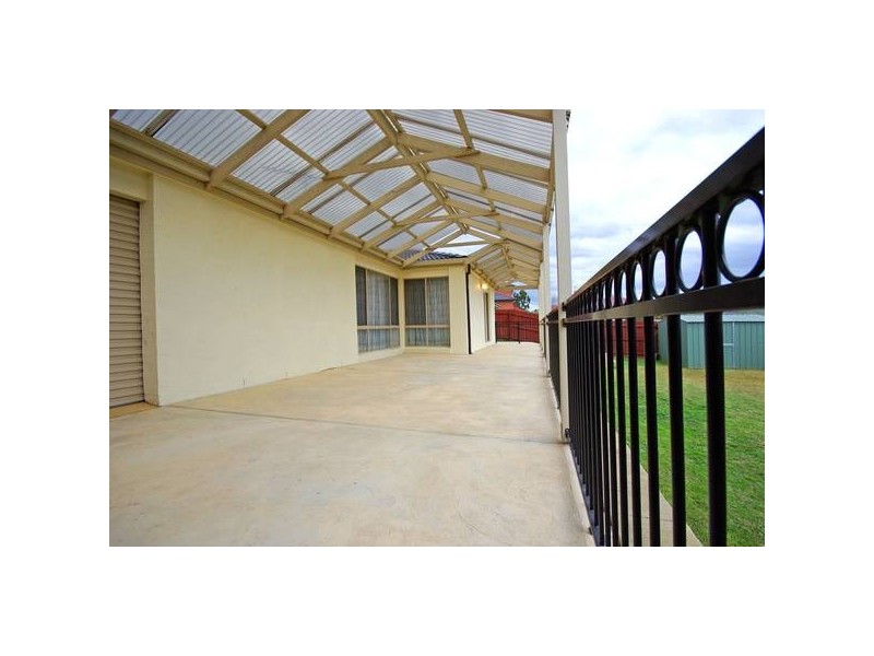 71 Hutchinson Drive, Lynbrook VIC 3975