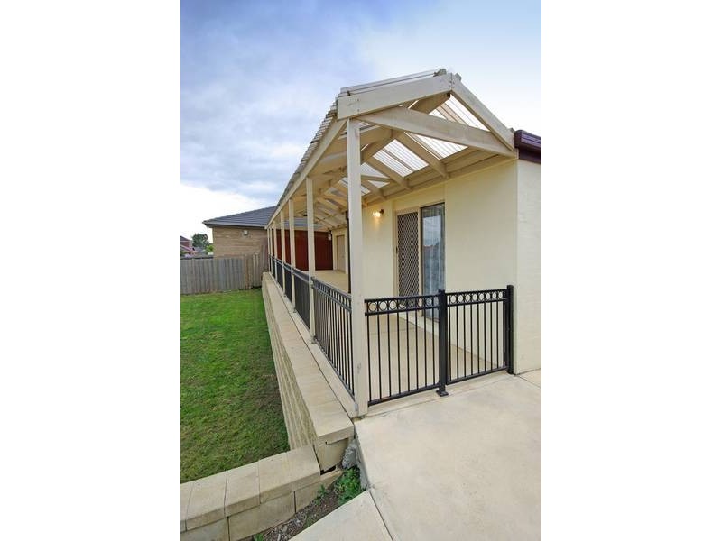 71 Hutchinson Drive, Lynbrook VIC 3975