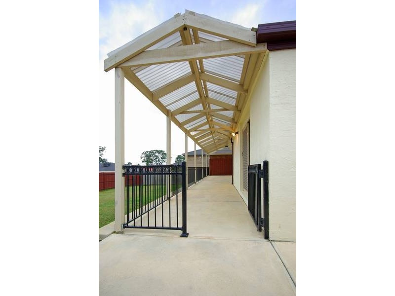 71 Hutchinson Drive, Lynbrook VIC 3975