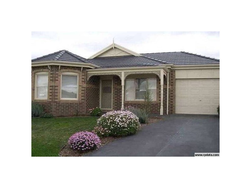 16 Darcy Niland Crescent, Lynbrook VIC 3975