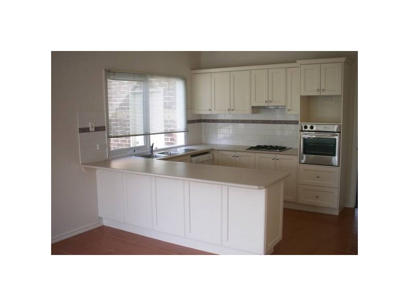 16 Darcy Niland Crescent, Lynbrook VIC 3975