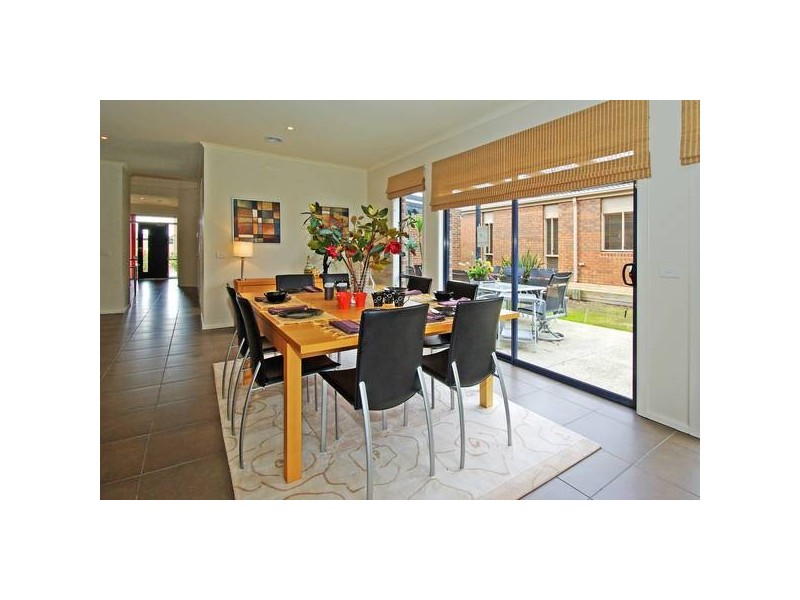 14 Carabeen Way, Lyndhurst VIC 3975