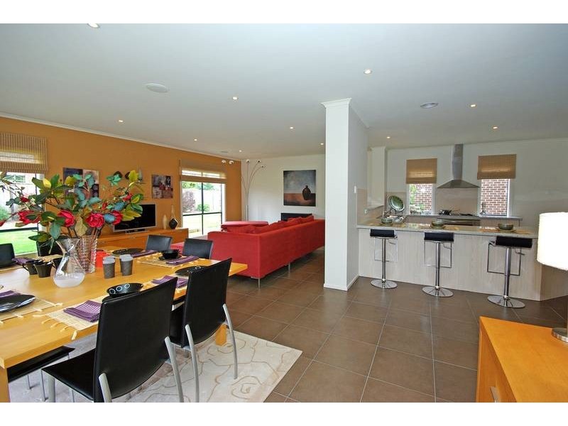 14 Carabeen Way, Lyndhurst VIC 3975