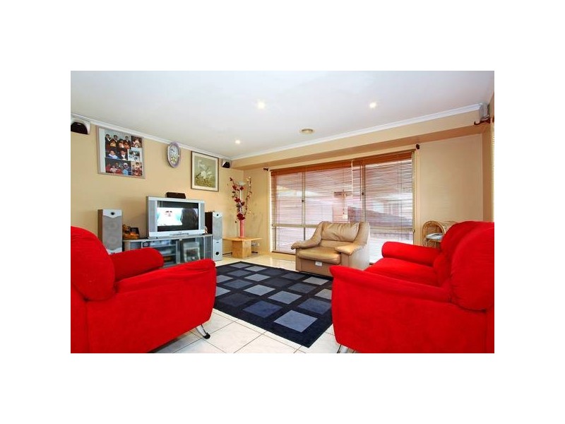 12 Dutton Close, Lynbrook VIC 3975