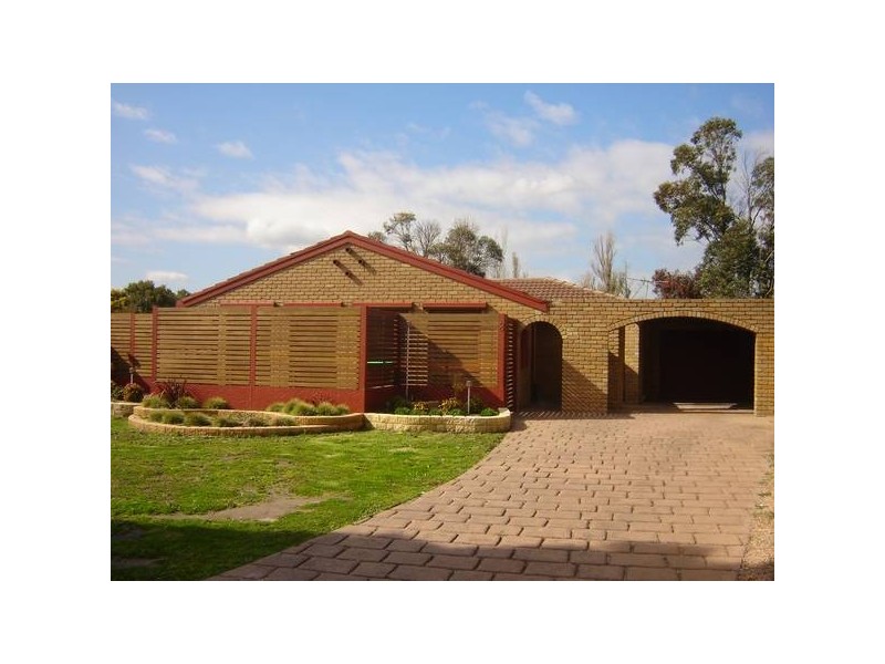 8 Wycombe Rise, Hampton Park VIC 3976