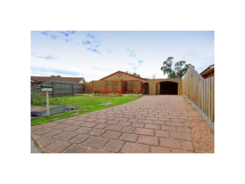 8 Wycombe Rise, Hampton Park VIC 3976