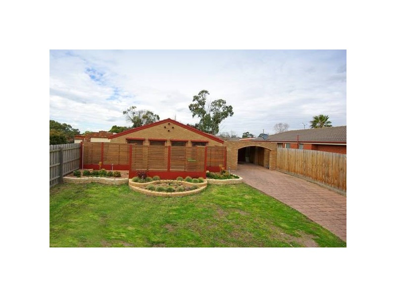 8 Wycombe Rise, Hampton Park VIC 3976
