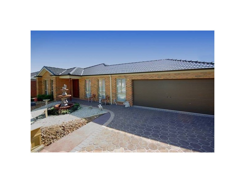 12 Hopegood Place, Lynbrook VIC 3975