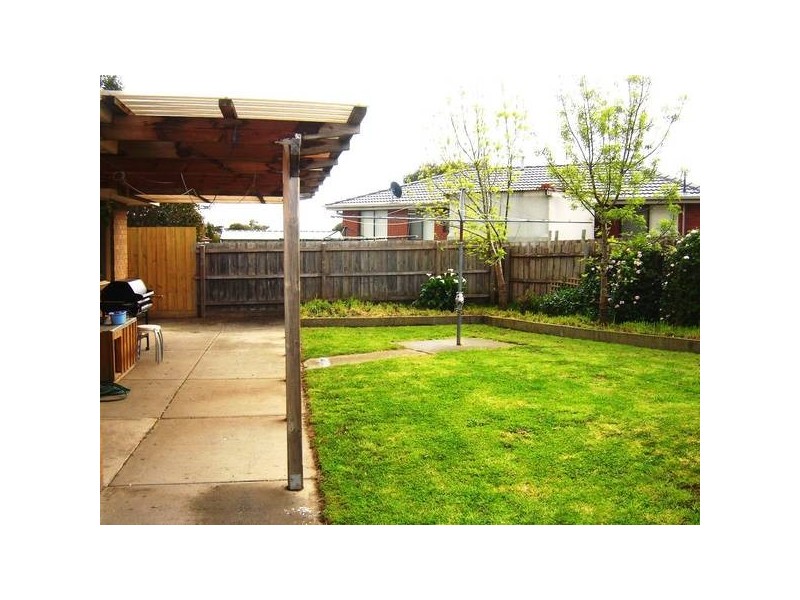 131 Oaktree Drive, Hampton Park VIC 3976