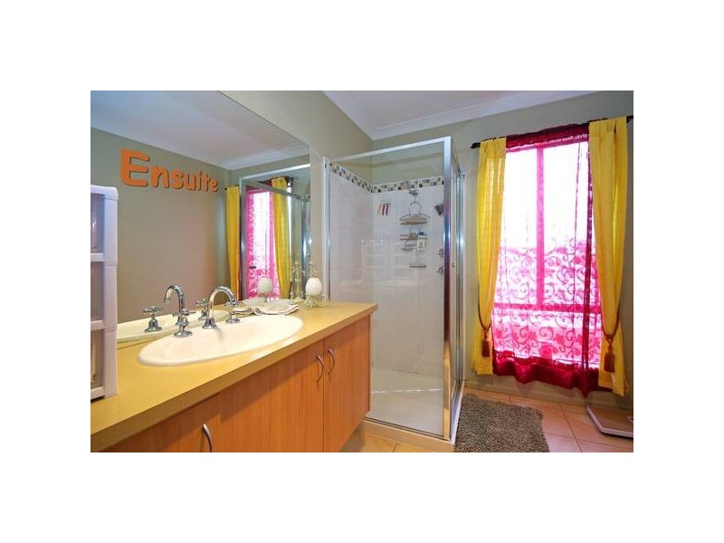 1 Astley Wynd, Lynbrook VIC 3975