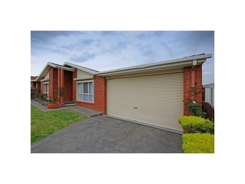 11 Fernshaw Gardens, Hallam VIC 3803