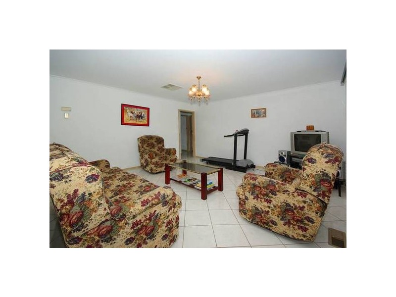 11 Fernshaw Gardens, Hallam VIC 3803