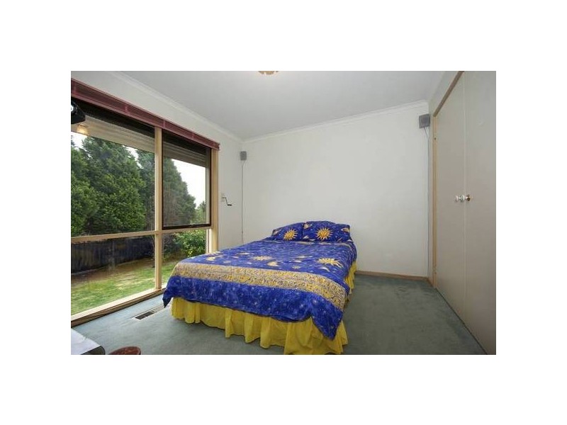 11 Fernshaw Gardens, Hallam VIC 3803