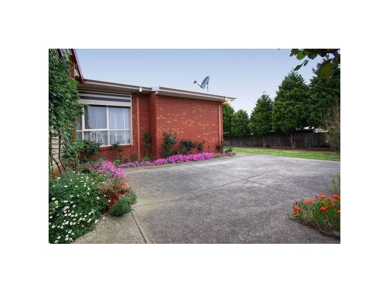 11 Fernshaw Gardens, Hallam VIC 3803