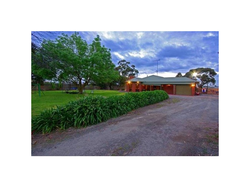112 Beechers Road, Clyde VIC 3978