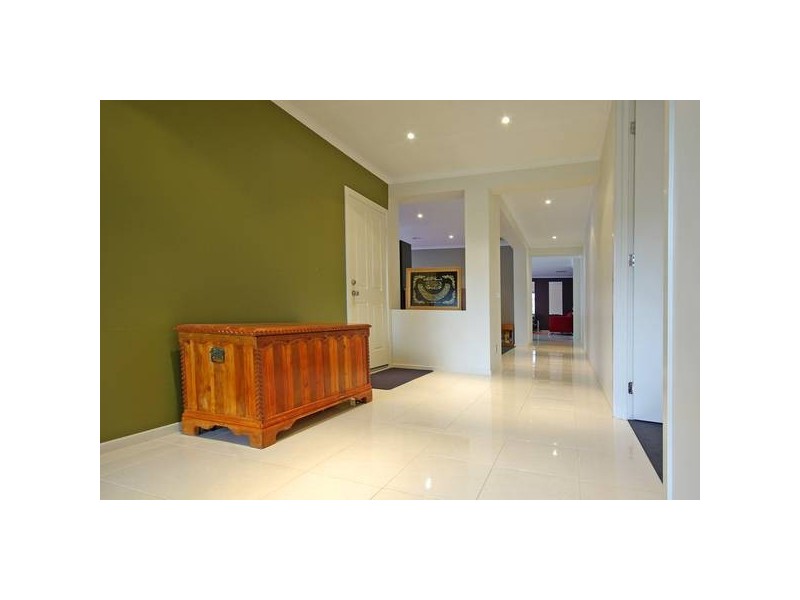 82 Aylmer Road, Lynbrook VIC 3975