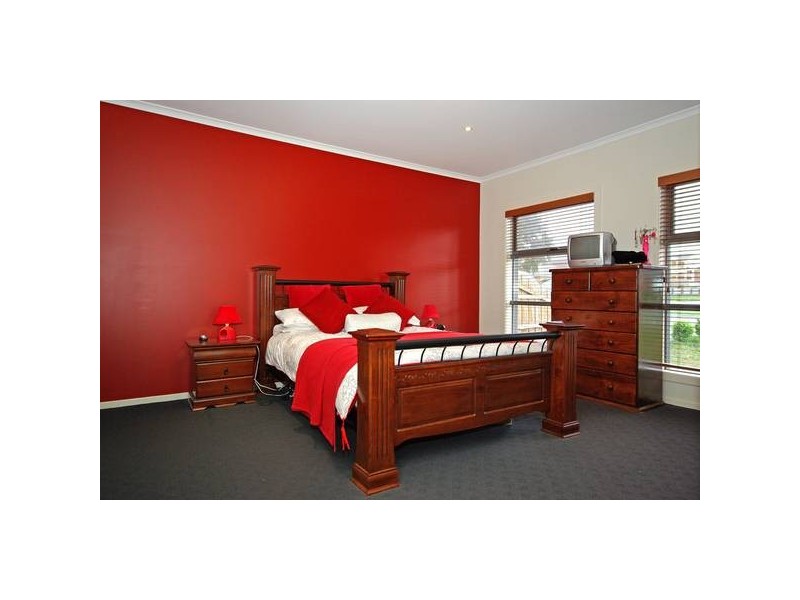 82 Aylmer Road, Lynbrook VIC 3975