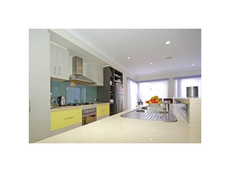 82 Aylmer Road, Lynbrook VIC 3975