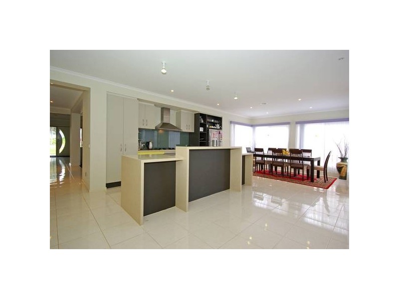 82 Aylmer Road, Lynbrook VIC 3975