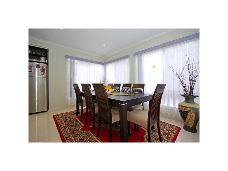 82 Aylmer Road, Lynbrook VIC 3975