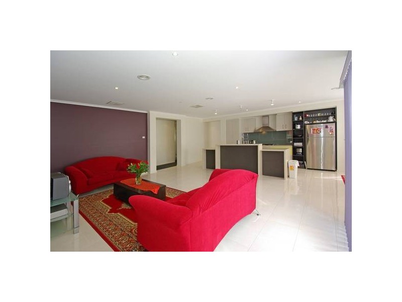 82 Aylmer Road, Lynbrook VIC 3975