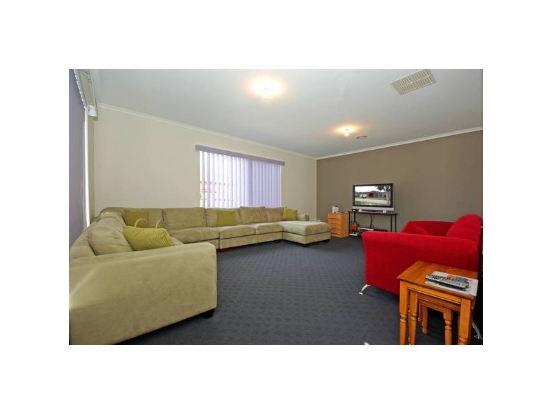 82 Aylmer Road, Lynbrook VIC 3975