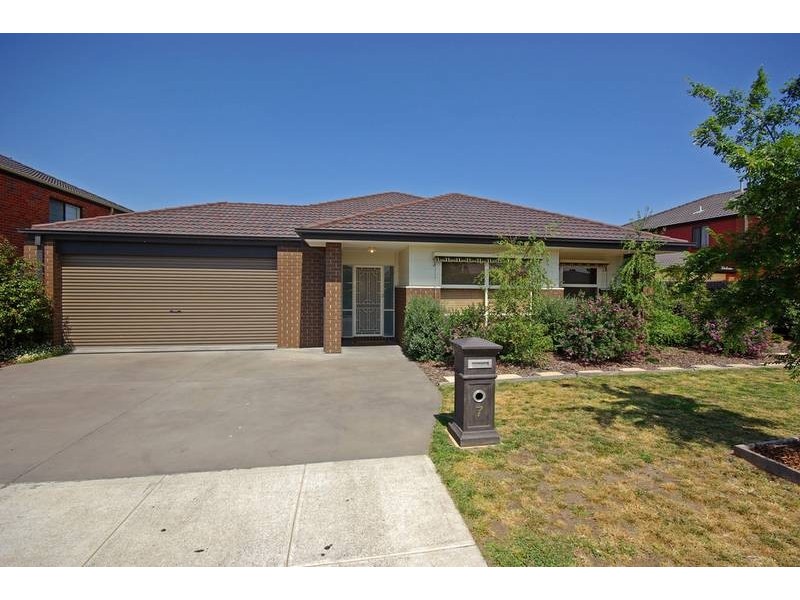 7 Hanrahan Wynd, Lynbrook VIC 3975