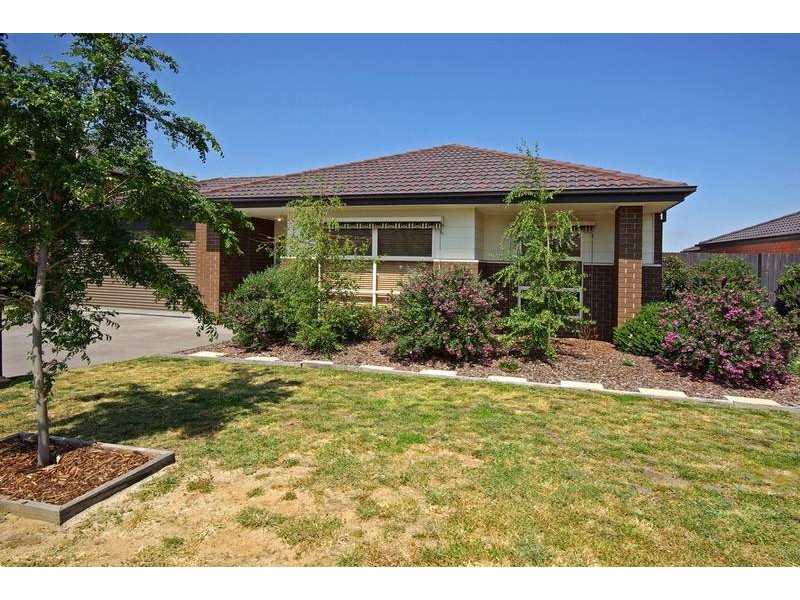 7 Hanrahan Wynd, Lynbrook VIC 3975