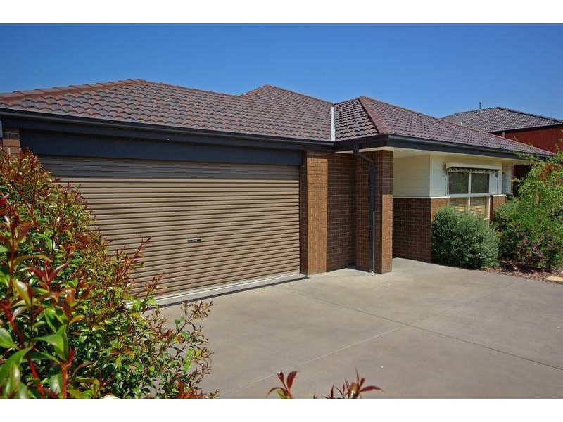 7 Hanrahan Wynd, Lynbrook VIC 3975