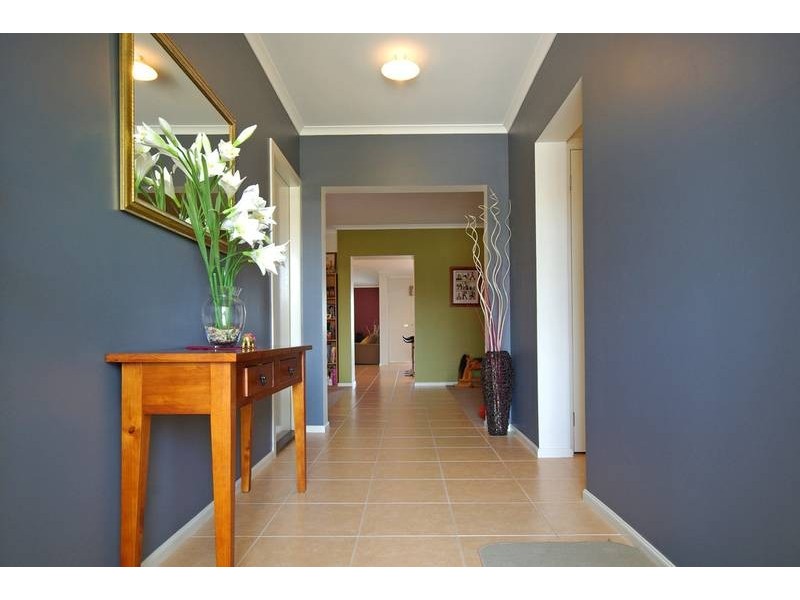 7 Hanrahan Wynd, Lynbrook VIC 3975