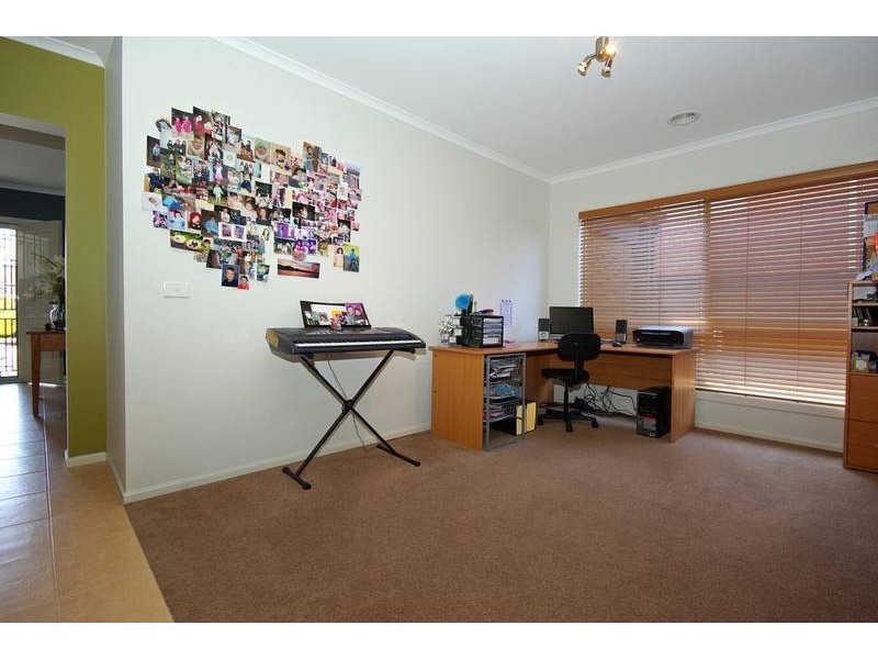 7 Hanrahan Wynd, Lynbrook VIC 3975