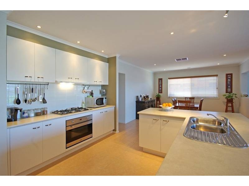 7 Hanrahan Wynd, Lynbrook VIC 3975