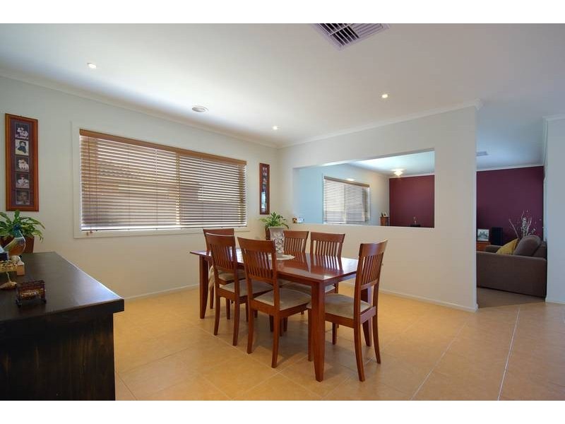 7 Hanrahan Wynd, Lynbrook VIC 3975