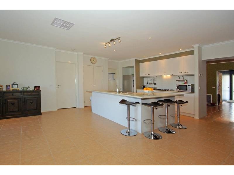 7 Hanrahan Wynd, Lynbrook VIC 3975