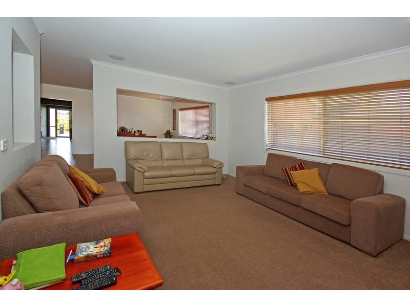 7 Hanrahan Wynd, Lynbrook VIC 3975