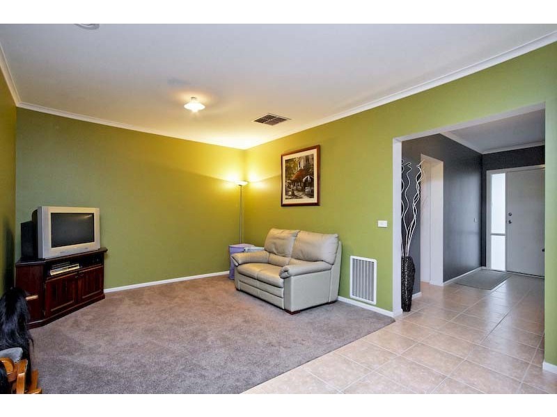 7 Hanrahan Wynd, Lynbrook VIC 3975