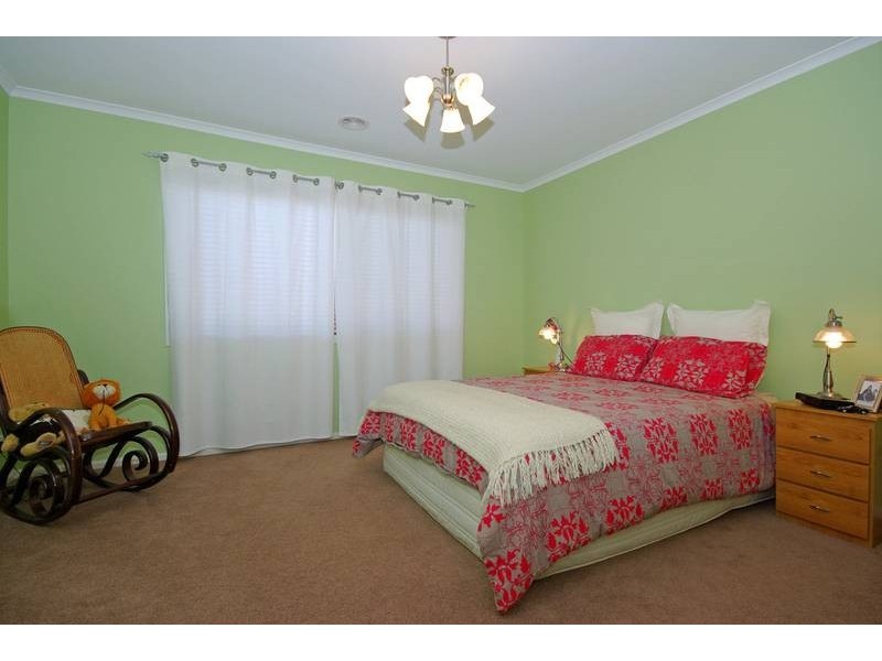 7 Hanrahan Wynd, Lynbrook VIC 3975