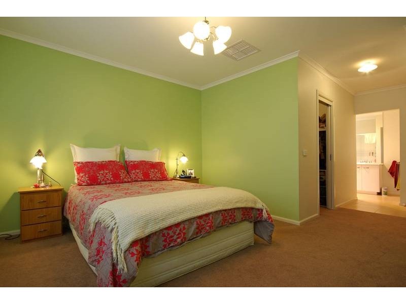 7 Hanrahan Wynd, Lynbrook VIC 3975