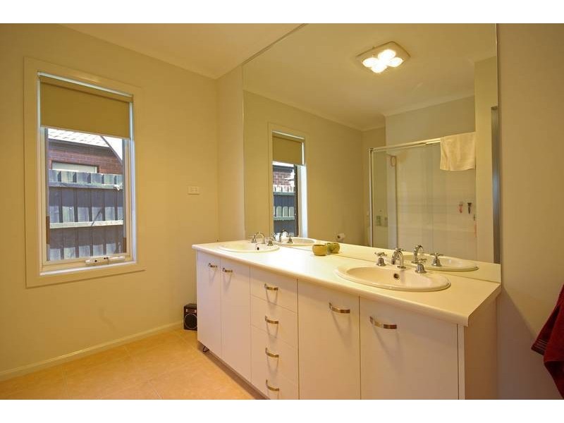 7 Hanrahan Wynd, Lynbrook VIC 3975