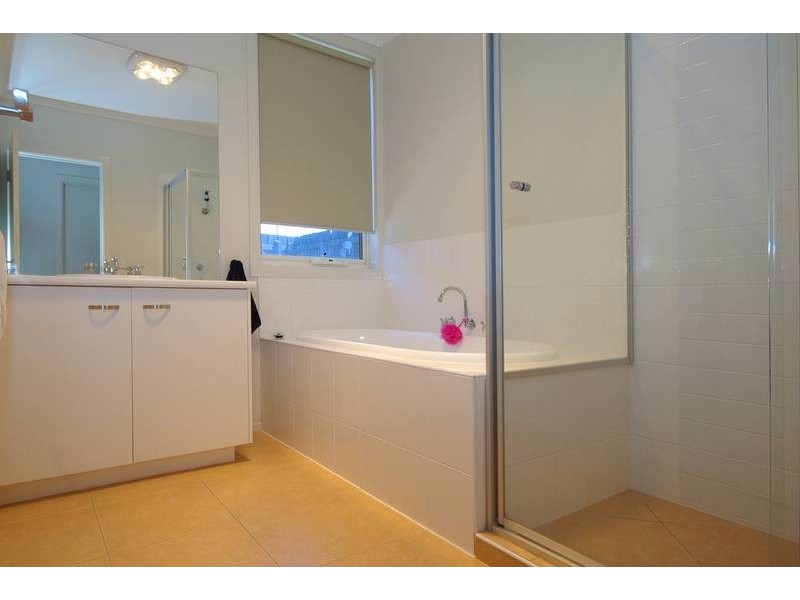 7 Hanrahan Wynd, Lynbrook VIC 3975