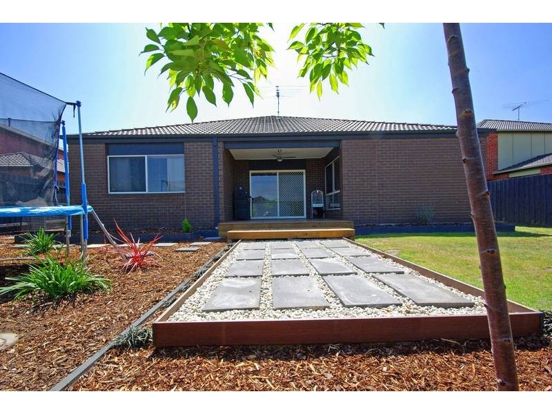 7 Hanrahan Wynd, Lynbrook VIC 3975