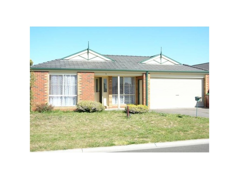 5 Glenora Way, Hampton Park VIC 3976