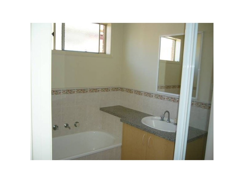 5 Glenora Way, Hampton Park VIC 3976