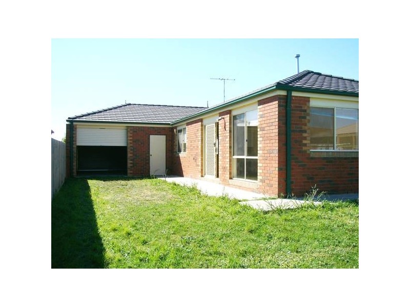 5 Glenora Way, Hampton Park VIC 3976