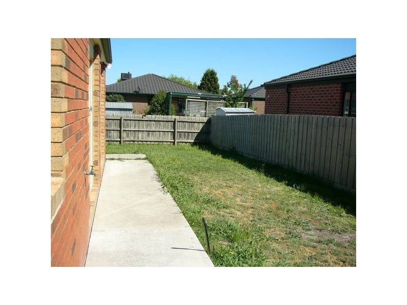 5 Glenora Way, Hampton Park VIC 3976