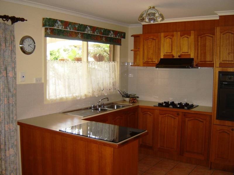 16 Broome Crescent, Cranbourne North VIC 3977