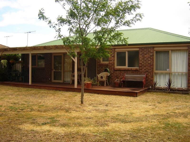 16 Broome Crescent, Cranbourne North VIC 3977