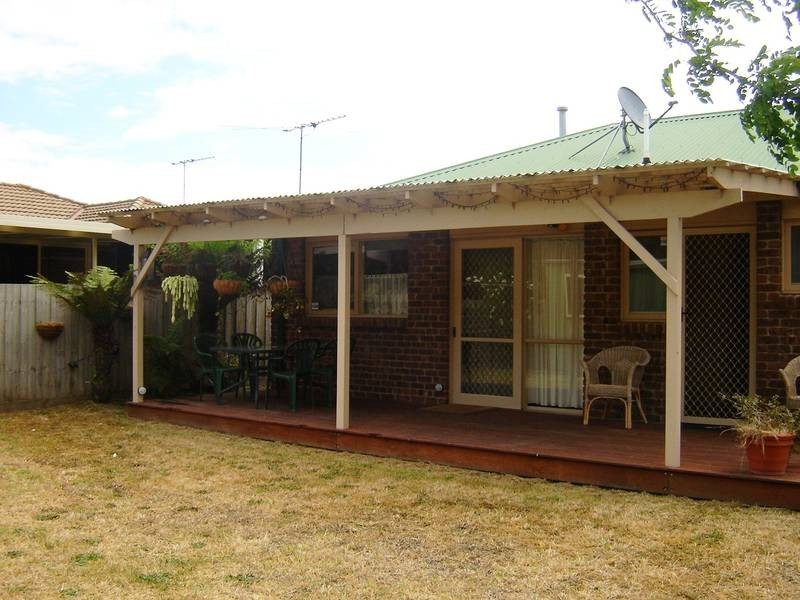16 Broome Crescent, Cranbourne North VIC 3977